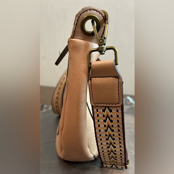 ANA Crossbody - Picture 3 of 4